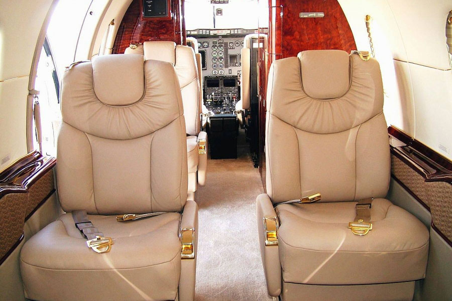 Beechcraft Beechjet 400a interior, leather beechcraft seats, wood paneling cockpit