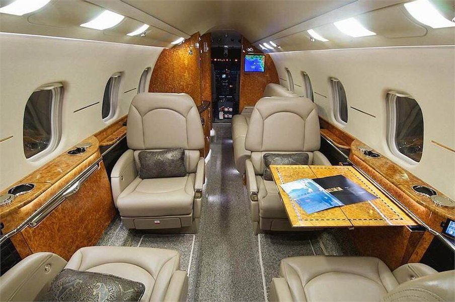 bombadier aviation, learjet interior, lear jet seating